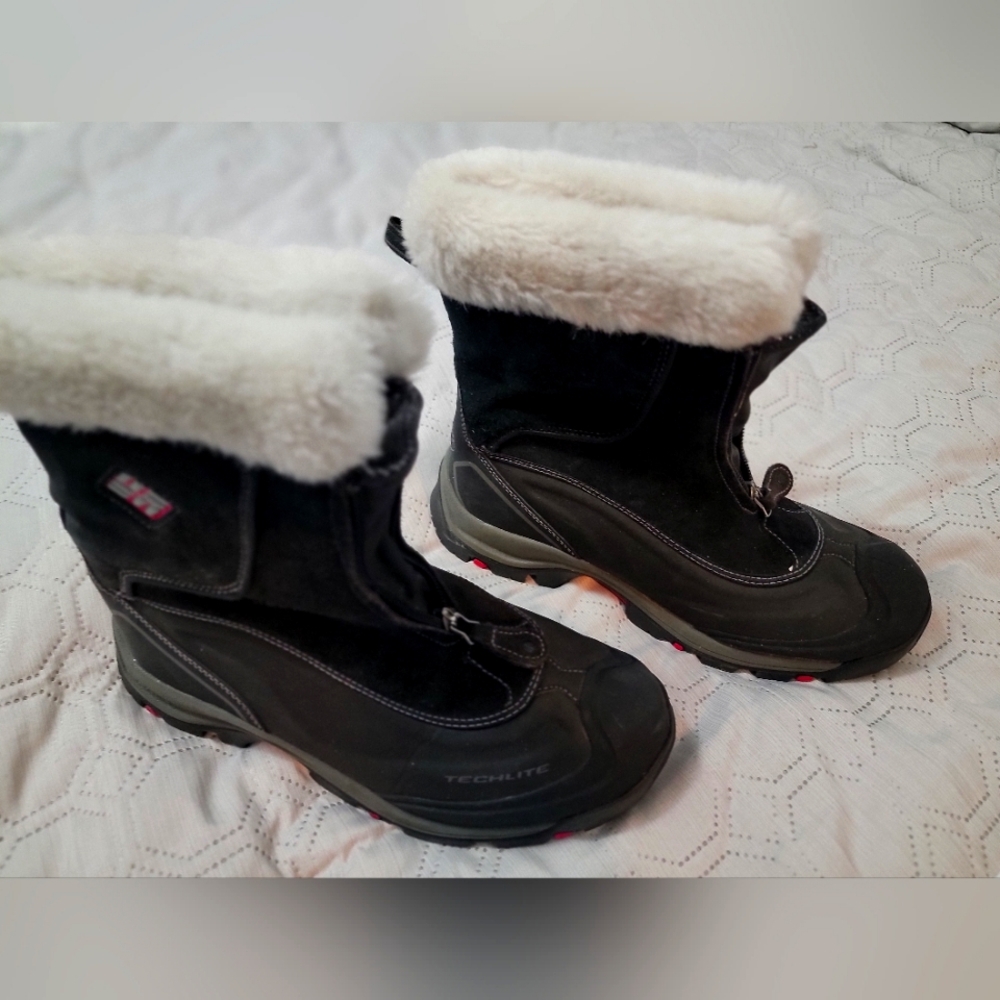 Black Columbia Winter Boots with White Fur Lining
